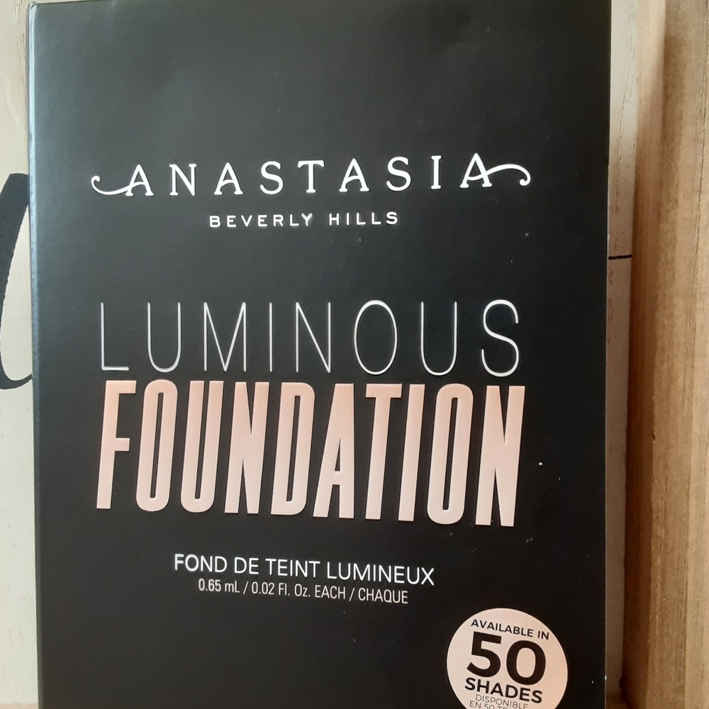 3 for 15 Anastasia luminous foundation